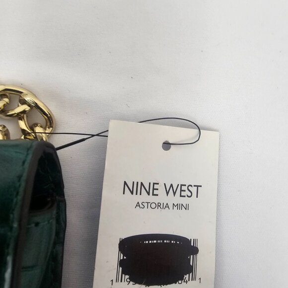 New Nine West Astoria Mini Crossbody small purse snap closure gold accent chain - Picture 4 of 11